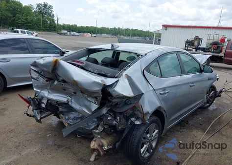 2017 Hyundai Elantra Value Edition z USA, uszkodzony, nr VIN 5NPD84LF4HH207202